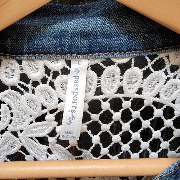 Womens Denim Jacket W/ Lace Back Detail By Passport Size L - Picture 3 of 4